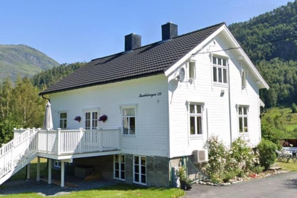 Bakken, Feriebolig Villa Volda Екстериор снимка